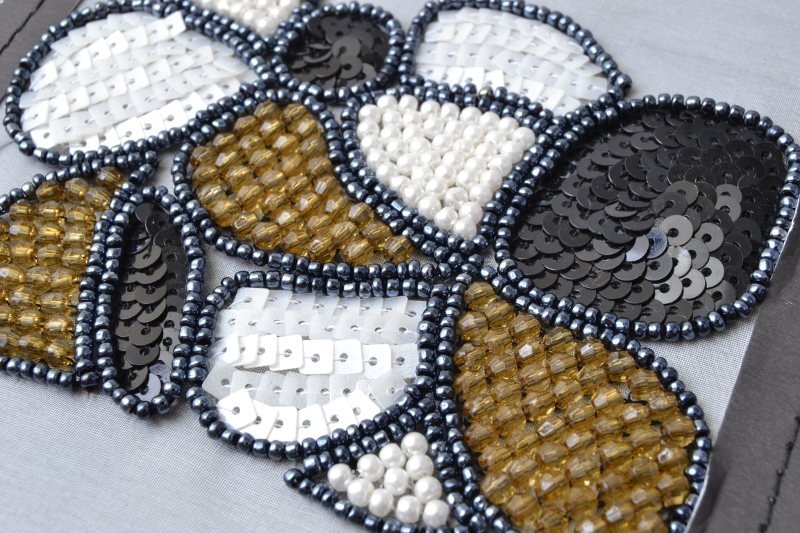 Beads design with stone effect